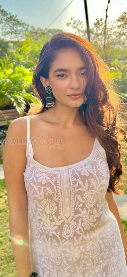 Hot Anushka Sen in White Photos 01