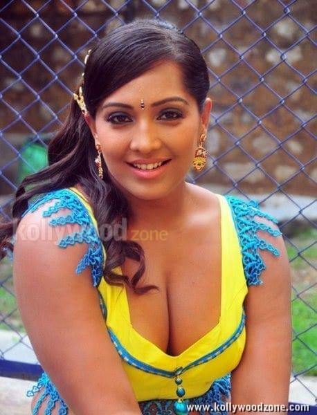 Hot Meghna Naidu Boob Cleavage Pictures 08