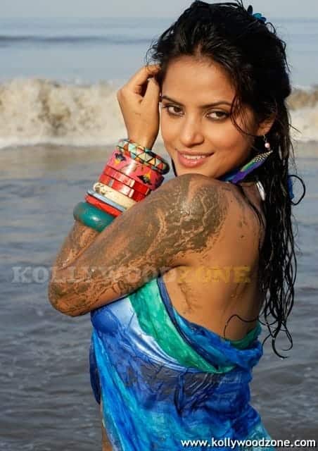 Hot Neetu Chandra Sexy Pics 01