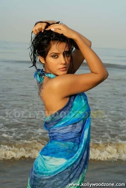 Hot Neetu Chandra Sexy Pics 04