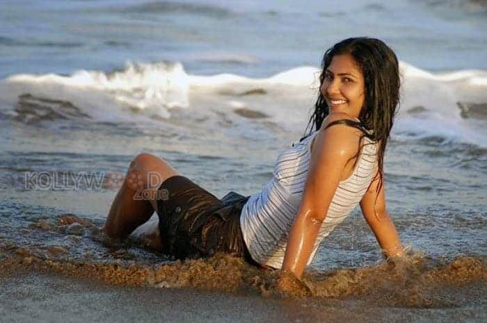 Kamalini Mukherjee Spicy Pictures 04