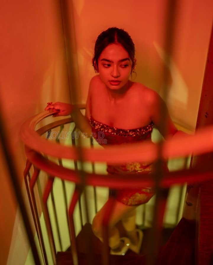 Killer Beauty Anushka Sen in a Red Off Shoulder Dress Photos 02