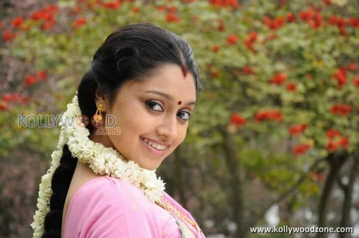 Madhavanum Malarvizhiyum Heroine Sija Rose Photos 03