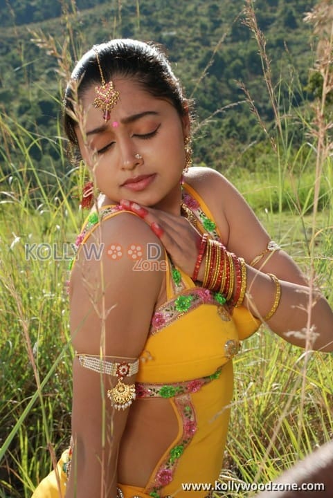 Madhavanum Malarvizhiyum Heroine Sija Rose Photos 08