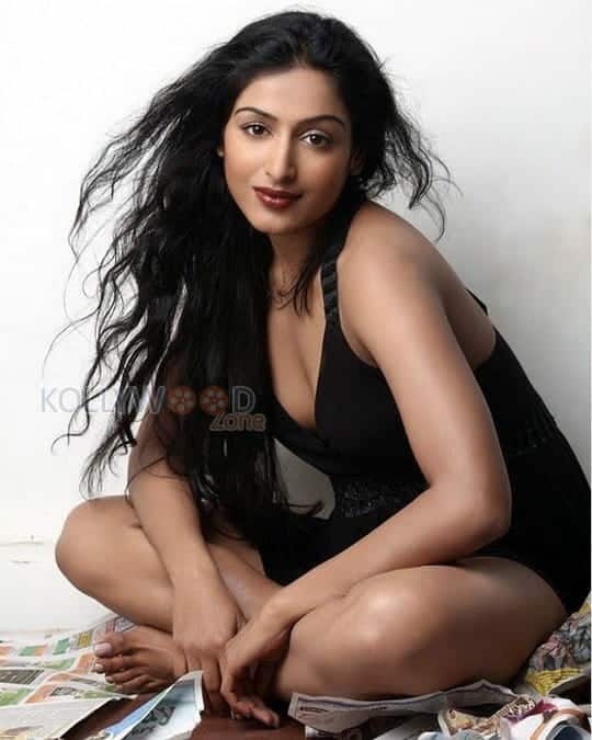 Malayalam Actress Padmapriya Spicy Photos 04