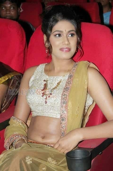 Manisha Sexy Navel Pictures 04