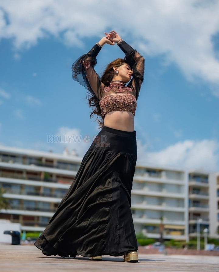 Mesmerising Anushka Sen in a Sheer Black Net Blouse with Billowy Sleeves and Chanderi Skirt at Cannes Film Festival 2025 Pictures 02