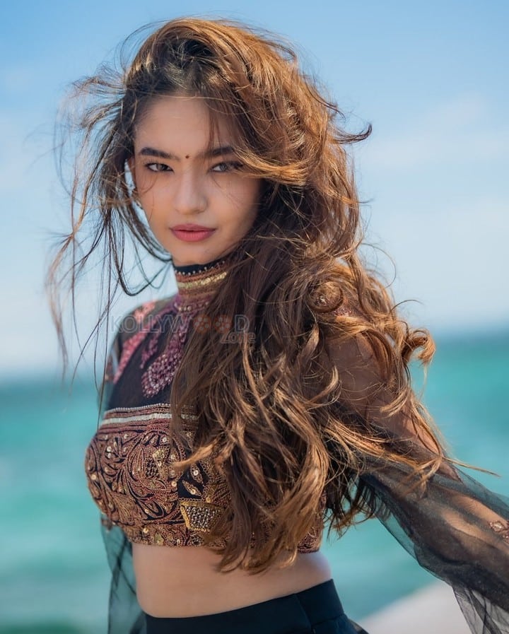 Mesmerising Anushka Sen in a Sheer Black Net Blouse with Billowy Sleeves and Chanderi Skirt at Cannes Film Festival 2025 Pictures 08