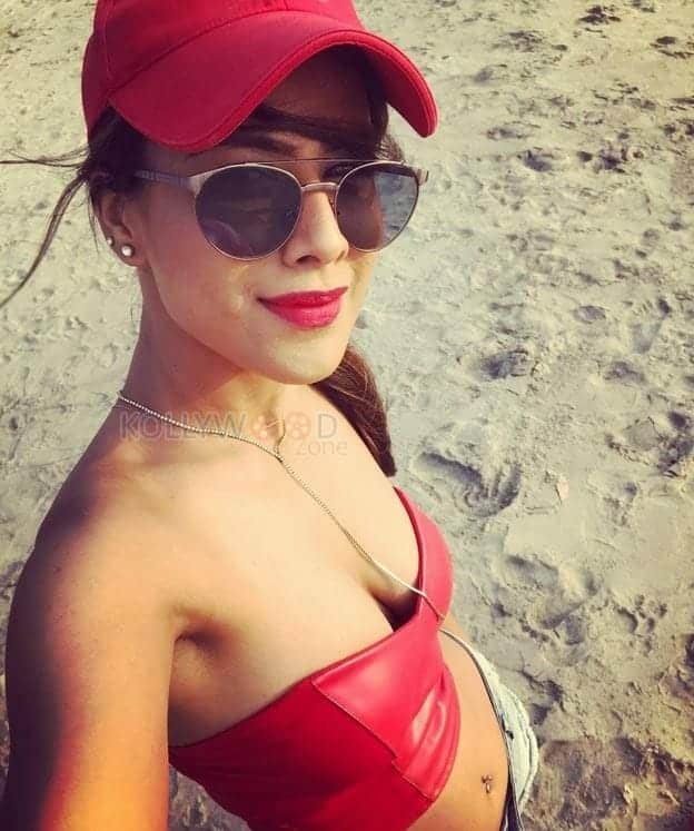 Model Nia Sharma Hot Photos 13