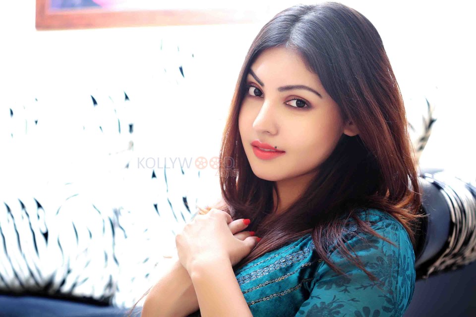 Monagadu Actress Komal Jha Sexy Candid Stills 08