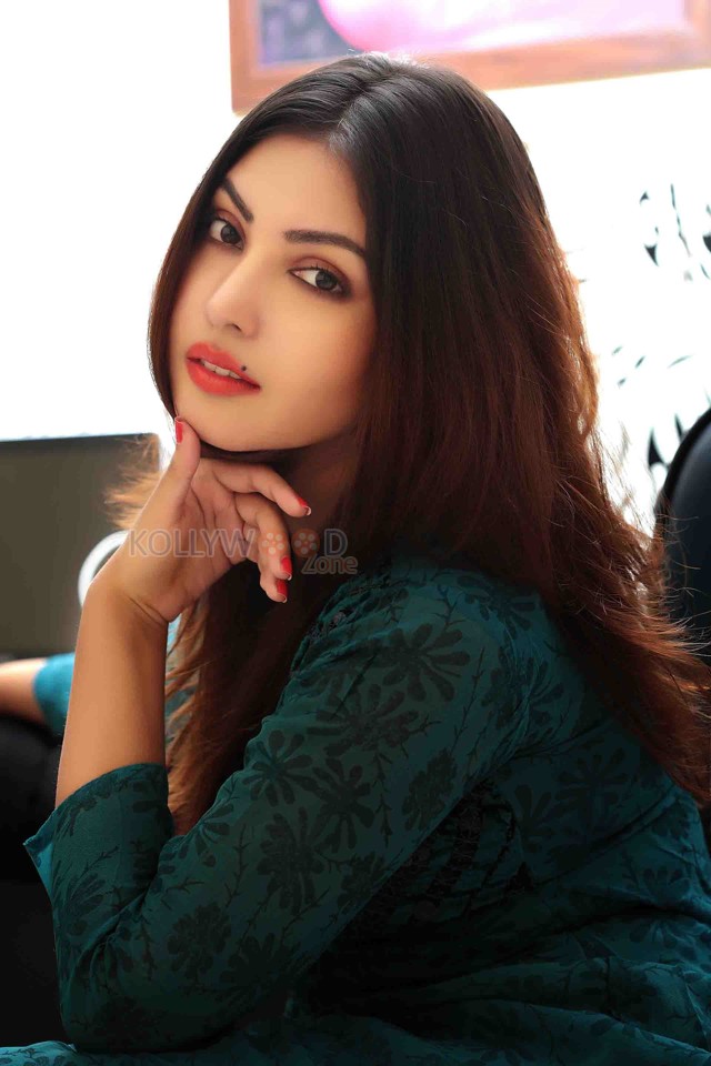 Monagadu Actress Komal Jha Sexy Candid Stills 09
