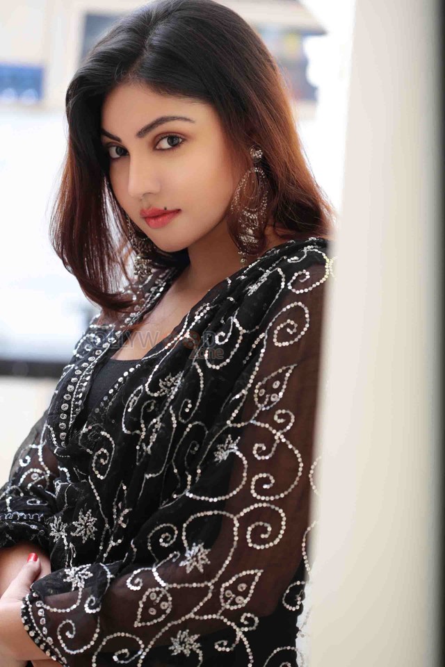 Monagadu Actress Komal Jha Sexy Candid Stills 61