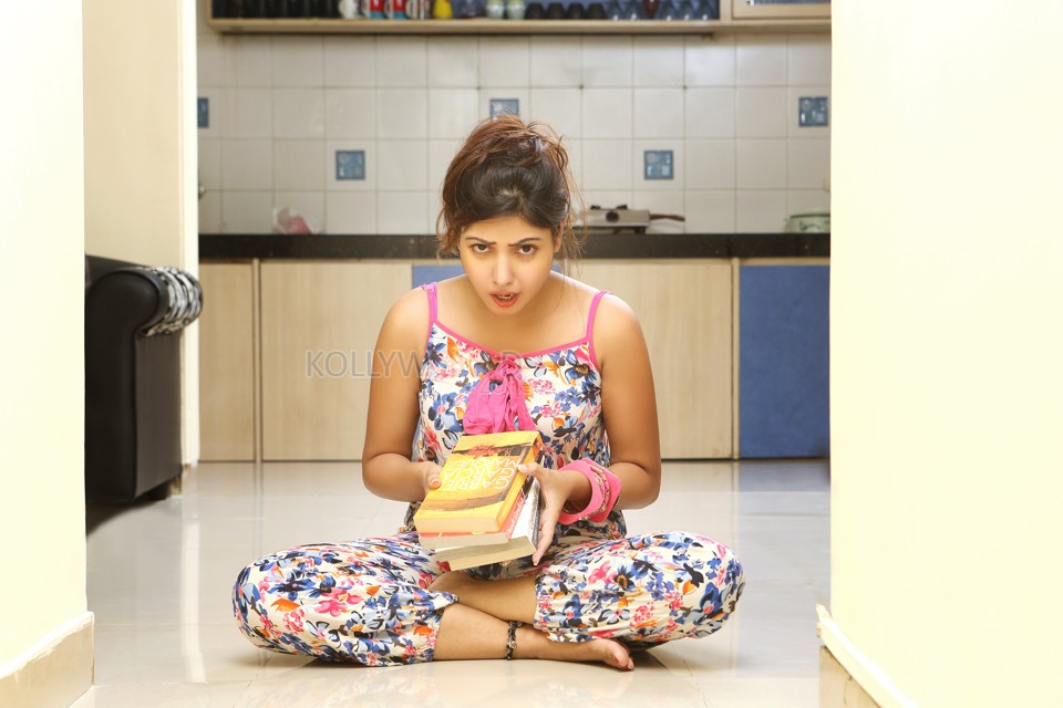 My Dad s Wedding Actress Komal Jha Sexy Pictures 04