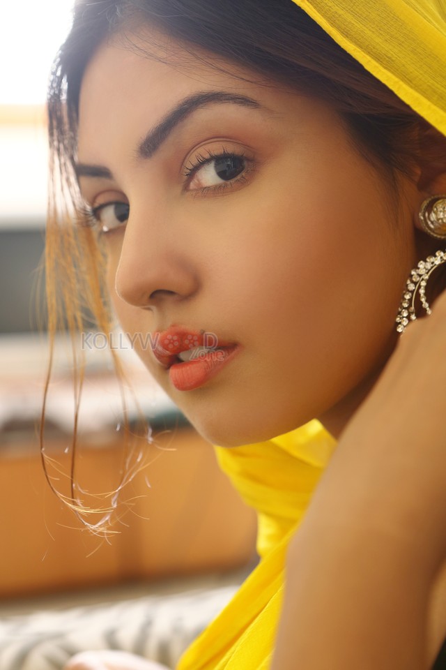 My Dad s Wedding Actress Komal Jha Sexy Pictures 11