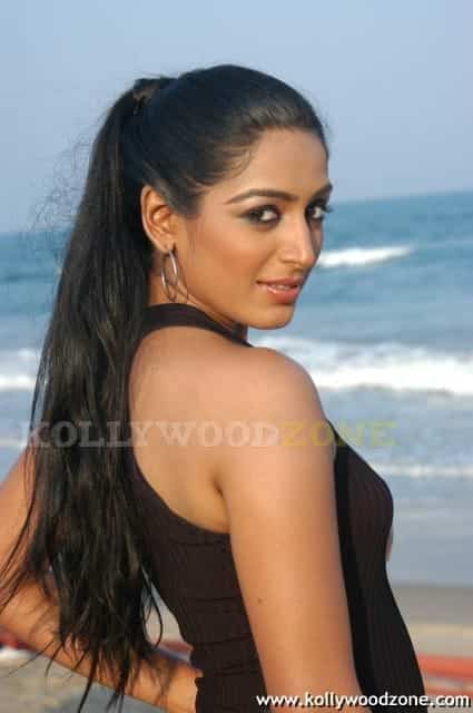 Padma Priya In Gokulam Movie Photos 21
