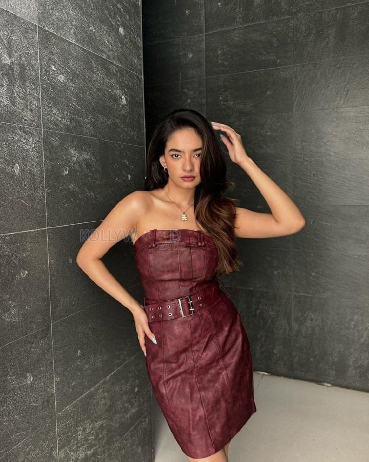 Sexy Anushka Sen in a Brown Off Shoulder Mini Dress Photos 02