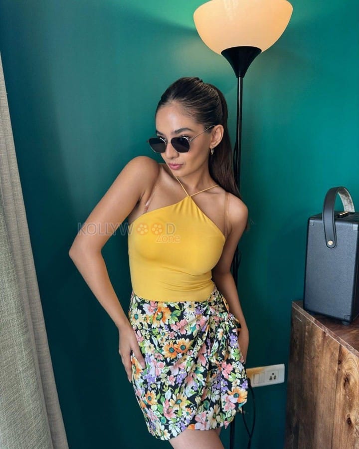 Sexy Anushka Sen in a Yellow Halter Top with a Floral Skirt Photos 01