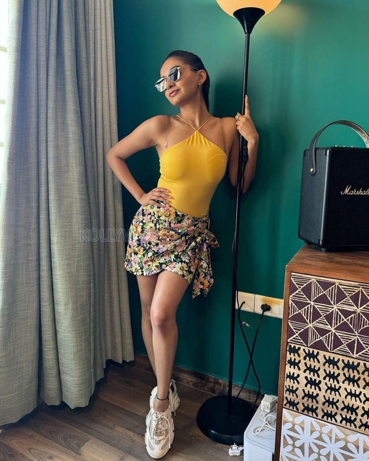Sexy Anushka Sen In A Yellow Halter Top With A Floral Skirt Photos 07 ...