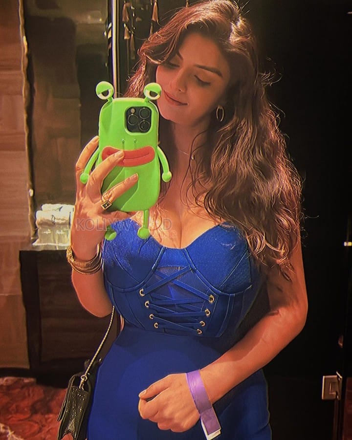 Sexy Anveshi Jain in a Stylish Blue Maxi Dress Pictures 03