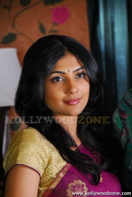 Sexy Kamalinee Mukherjee Pics 01