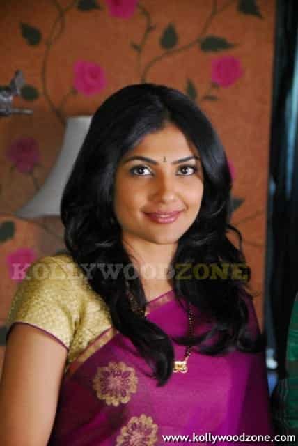 Sexy Kamalinee Mukherjee Pics 13