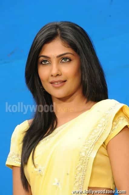 Sexy Kamalini Mukherjee Saree Pictures 09
