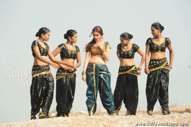 Sexy Sheena Shahabadi Photos 25