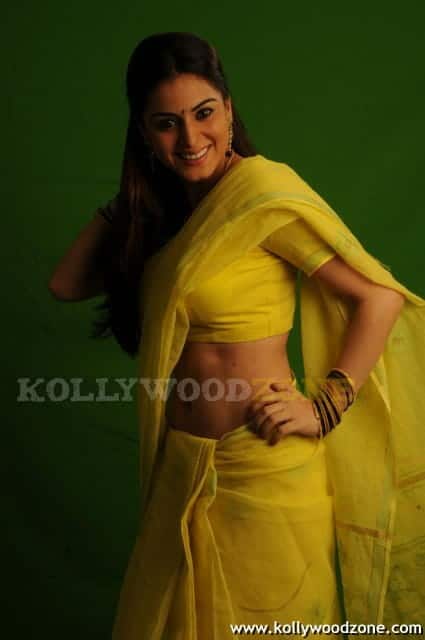 Sexy Shraddha Arya Stills 01