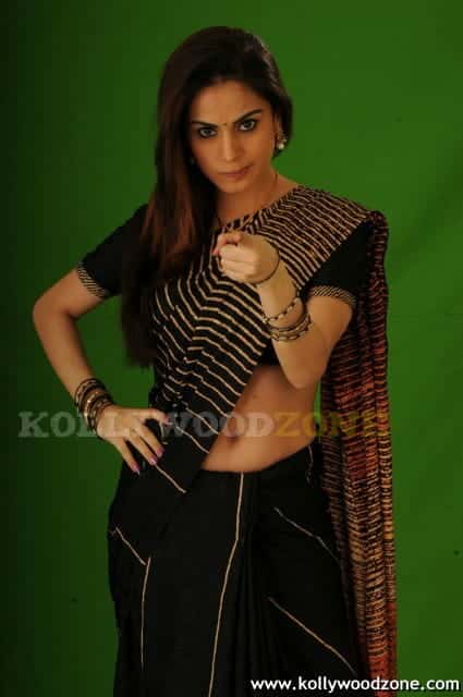 Sexy Shraddha Arya Stills 10