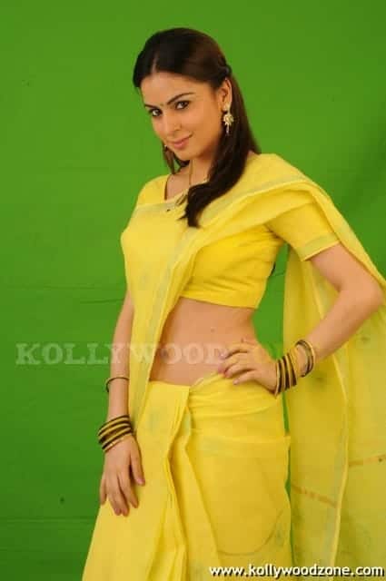 Sexy Shraddha Arya Stills 31