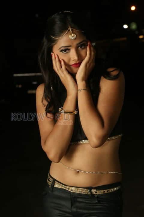 Shreya Vyas Sexy Navel Pictures 16