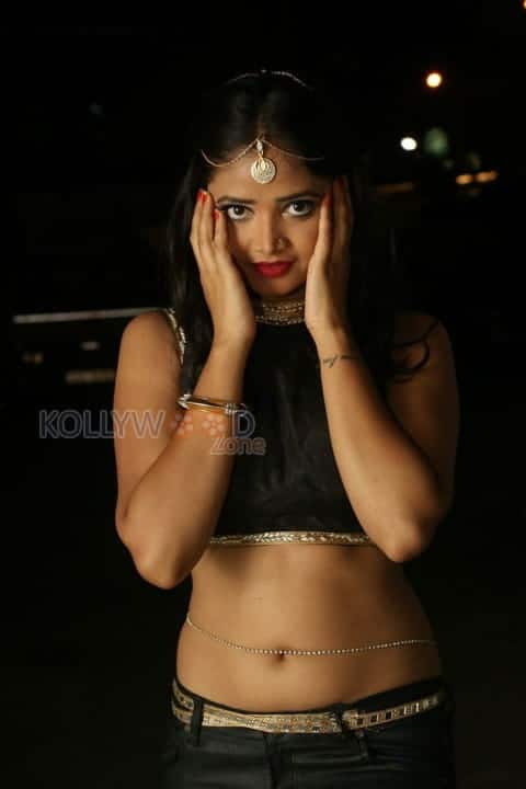 Shreya Vyas Sexy Navel Pictures 19