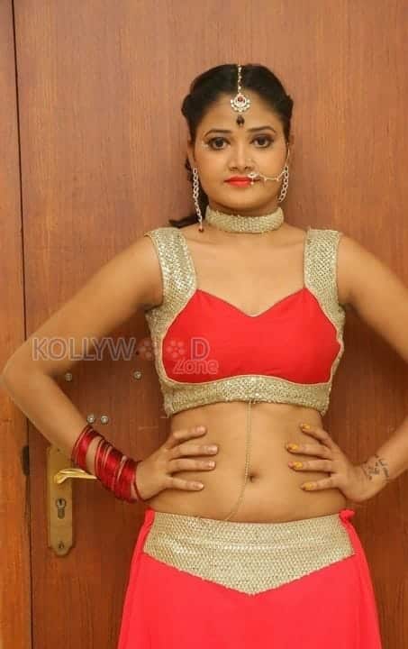 Shriya Vyas Spicy Hot Photos 39