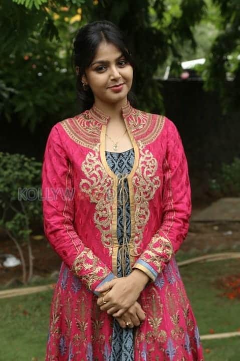 Sigaram Thodu Movie Heroine Monal Gajjar Pictures 01