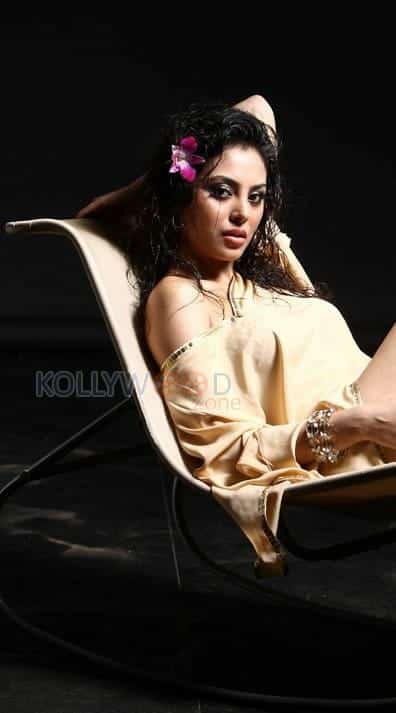 South Indian Actress Meenakshi Photos 11