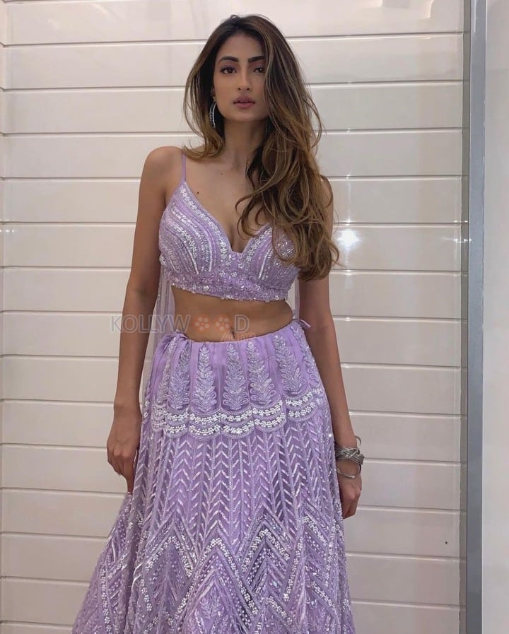 Stunning Palak Tiwari in a Lilac Lehenga Photos 01