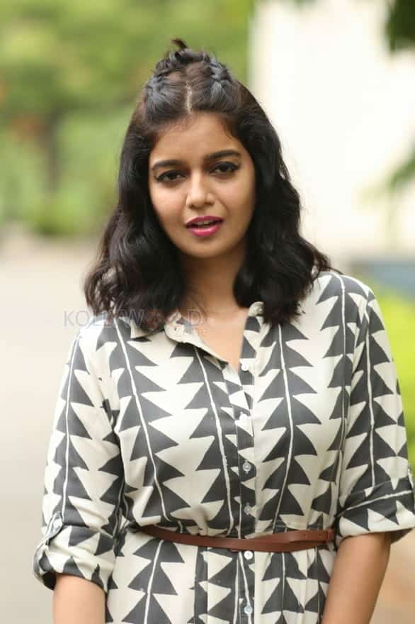 Swathi Reddy At London Babulu Movie Teaser Launch Photos 16