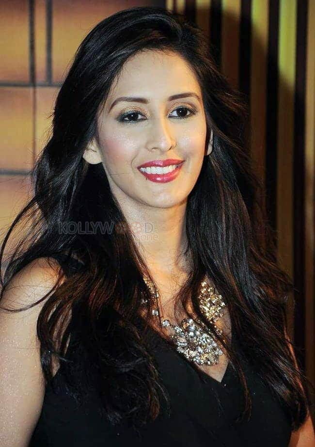 TV Actress Chahat Khanna Photos 08