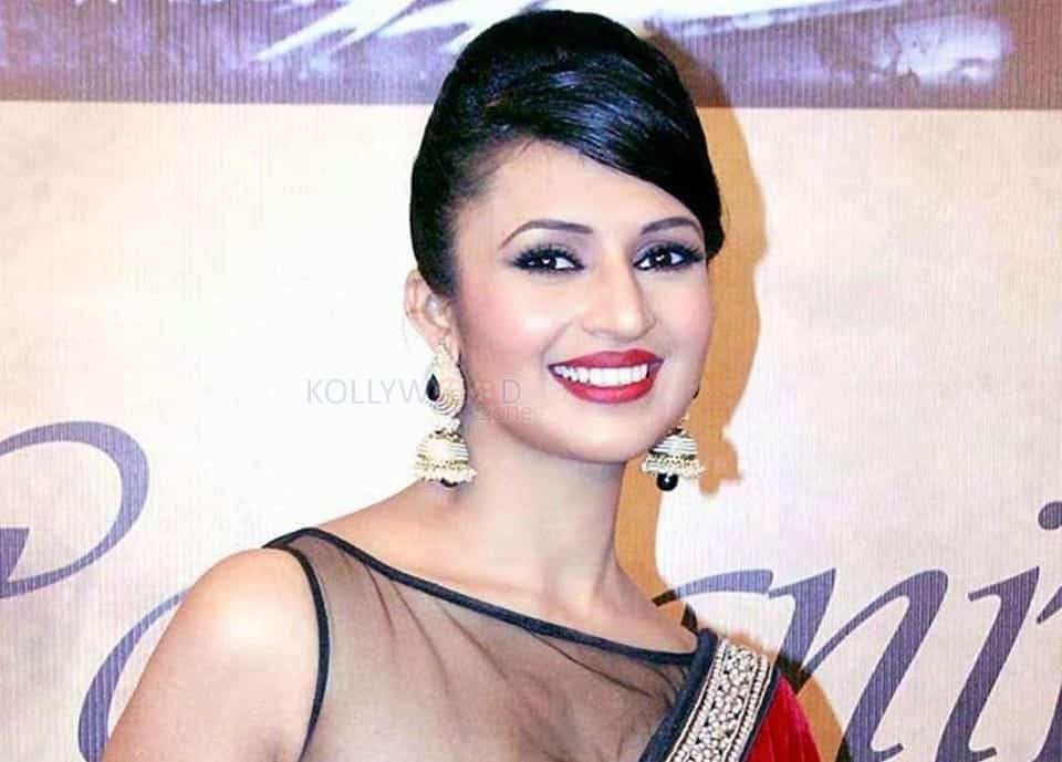 TV Actress Divyanka Tripathi Photos 06