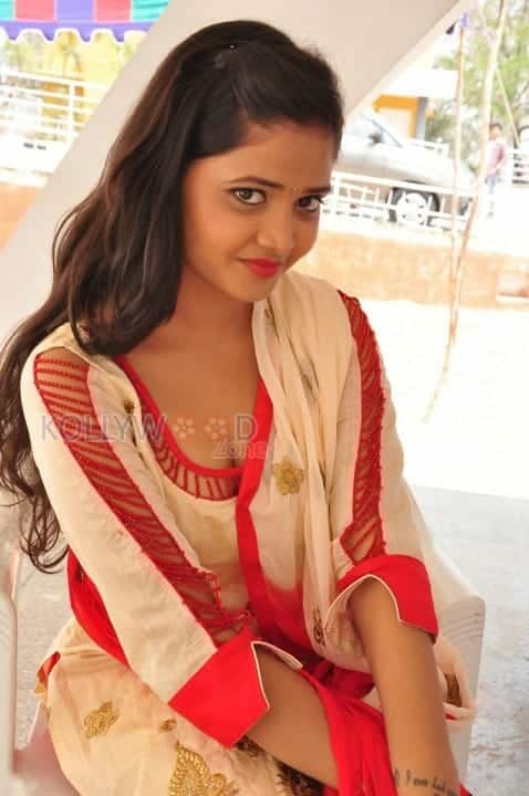 Telugu Actress Shreya Vyas Cleavage Photos 31