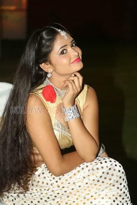 Telugu Actress Shreya Vyas Pictures 15