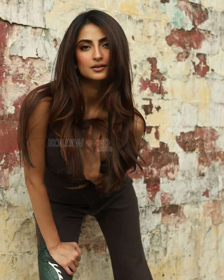 The Virgin Tree Actress Palak Tiwari Sexy Glam Pictures 08