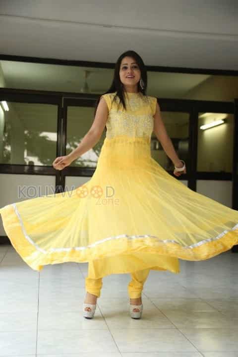 Tolly Actress Reshma Stills 01