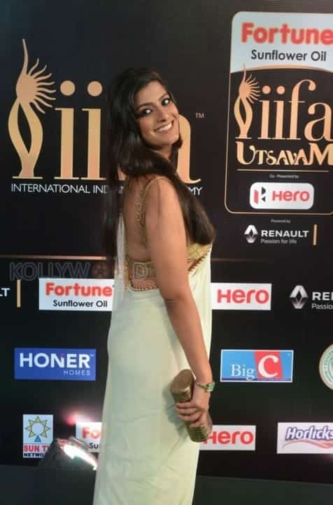 Varalakshmi Sarathkumar Hot At Iifa Awards 2017 Photos 03