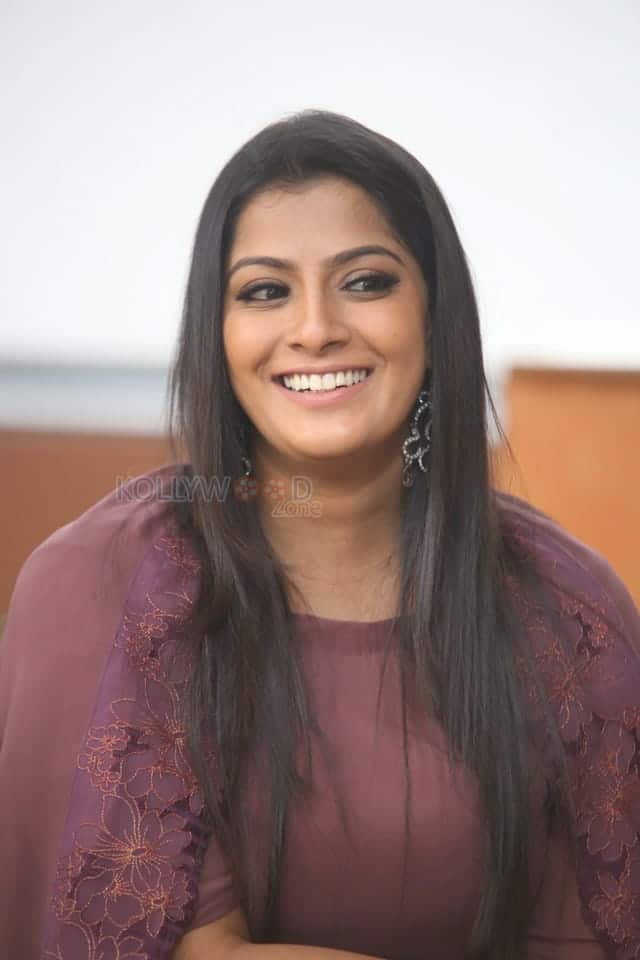 Varalaxmi Sarathkumar Sarkar Interview Photos 18