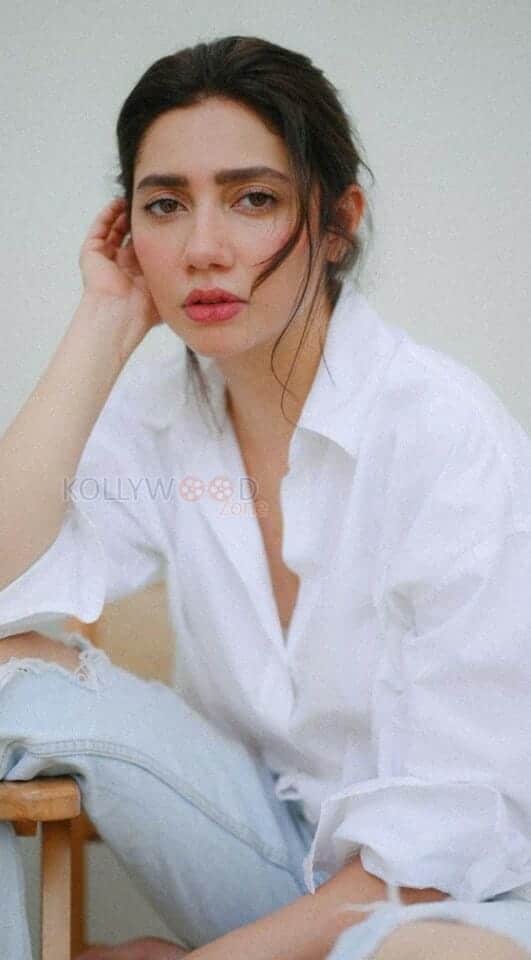 Gorgeous Mahira Khan in White Photoshoot Pictures 02