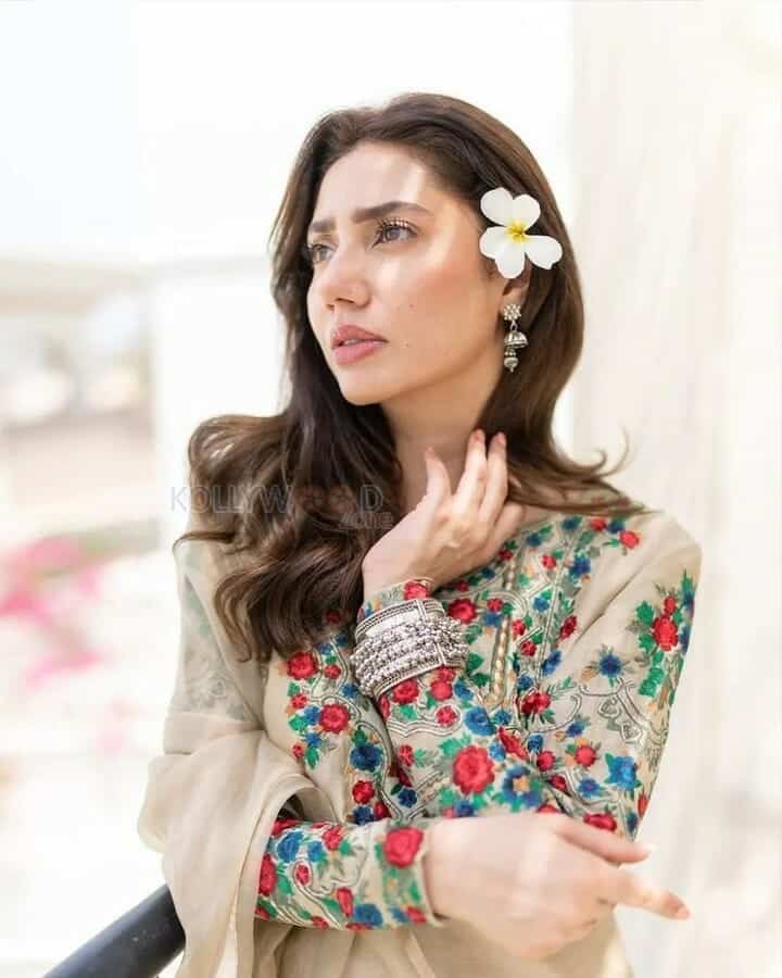 Hum Kahan Ke Sachay Thay Actress Mahira Khan Photo 01