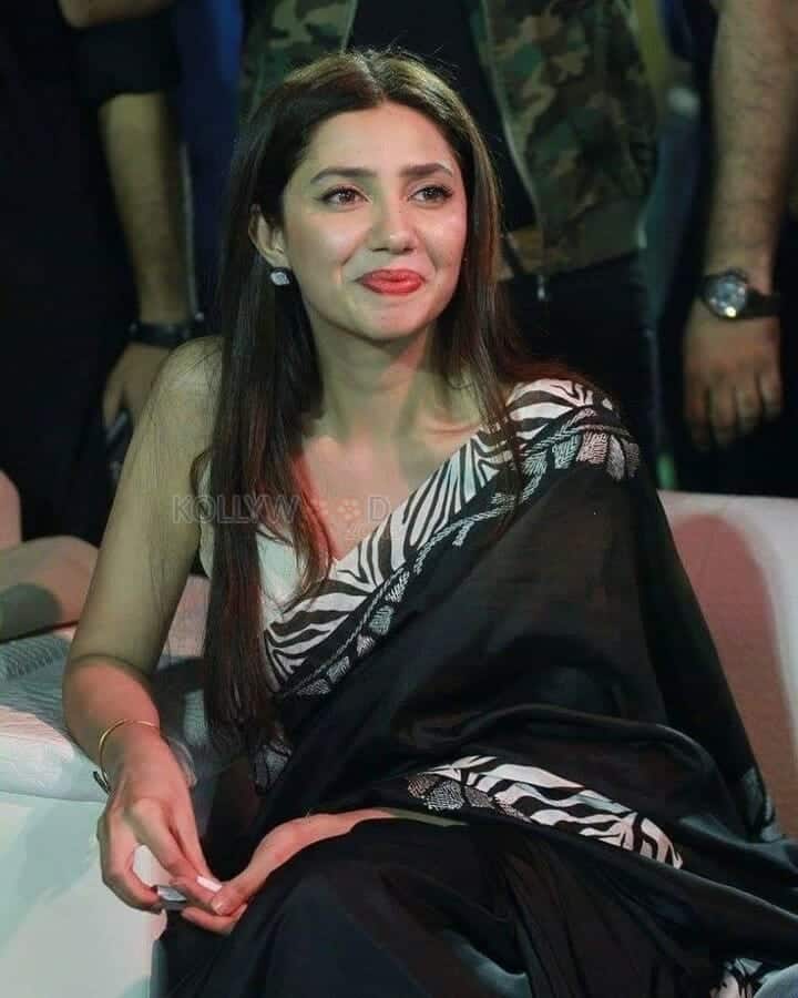 Pakistani Actress Mahira Khan Beautiful Pictures 01