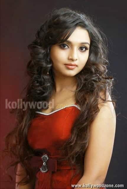 Deepti Nambiar Sexy Pictures 18
