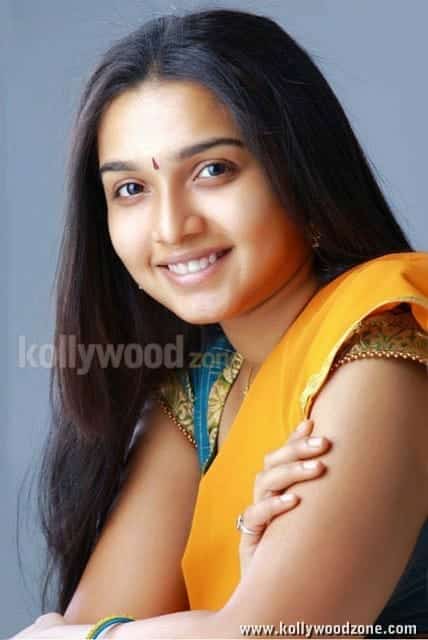 Deepti Nambiar Sexy Pictures 28